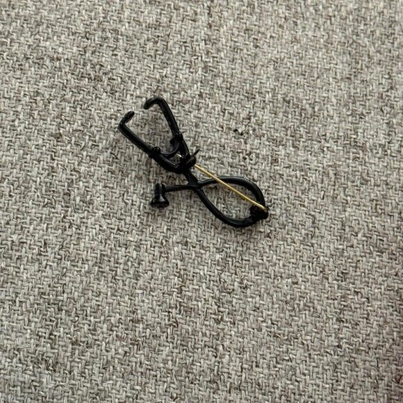 Black Medical Stethoscope Unisex Brooch Pin NEW - Picture 3 of 4